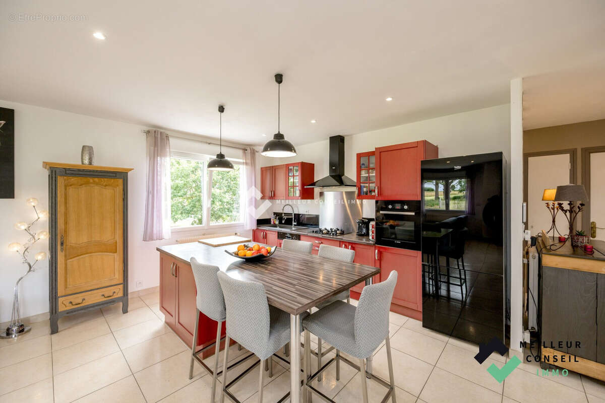 Maison 184 m² à Yffiniac  - photo 4