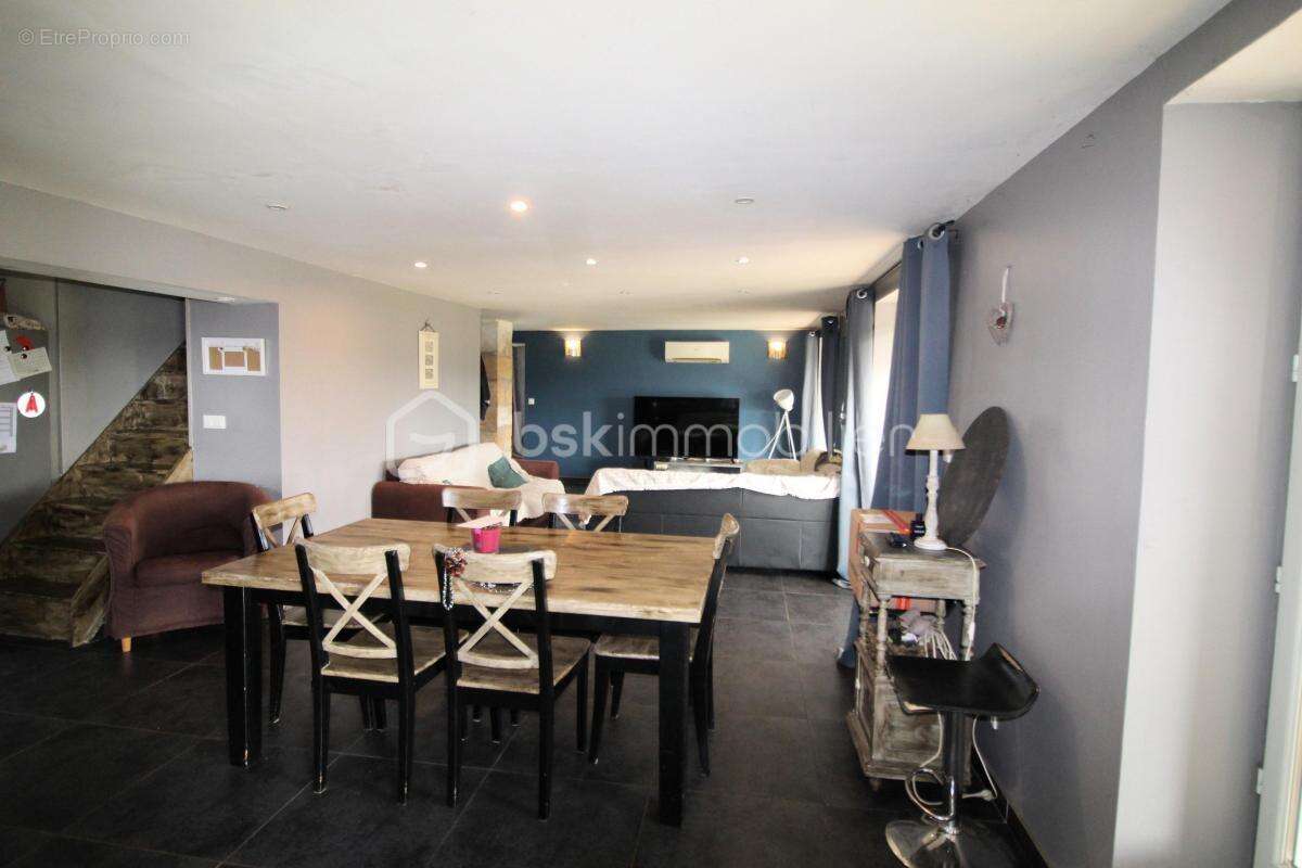 Maison à MOULIETS-ET-VILLEMARTIN