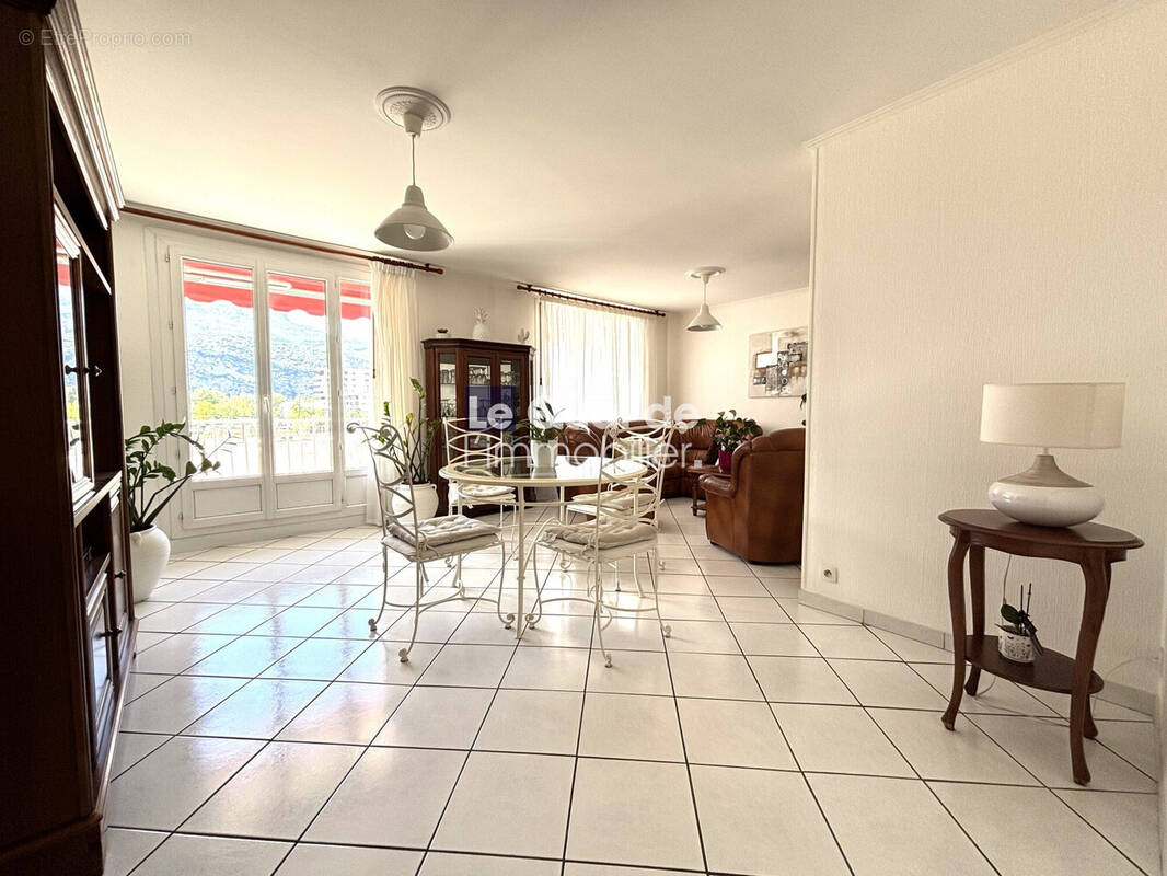 Appartement à LE PONT-DE-CLAIX