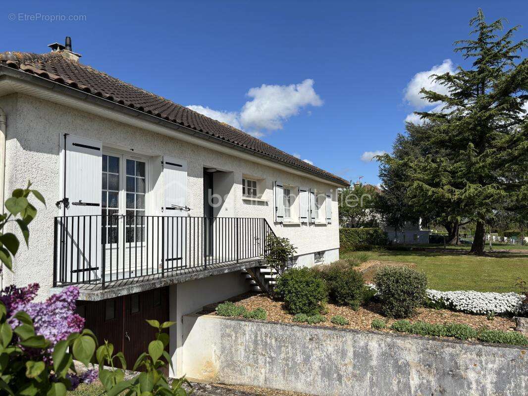 Maison à DANGE-SAINT-ROMAIN