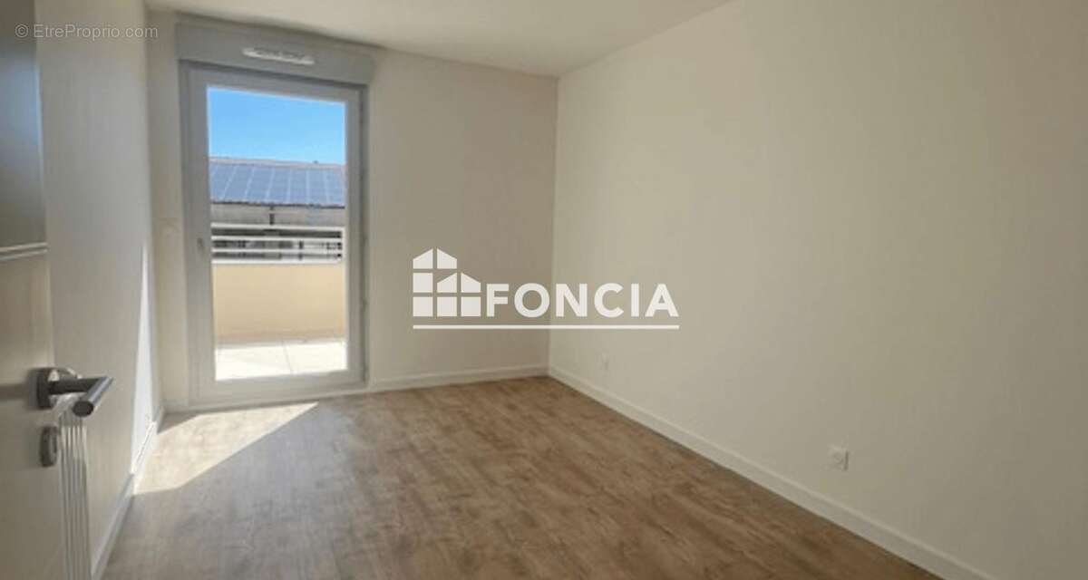T4 neuf 81 m² – balcon 17 m² – secteur recherché aux portes de lyon  produit rare ! - photo 8