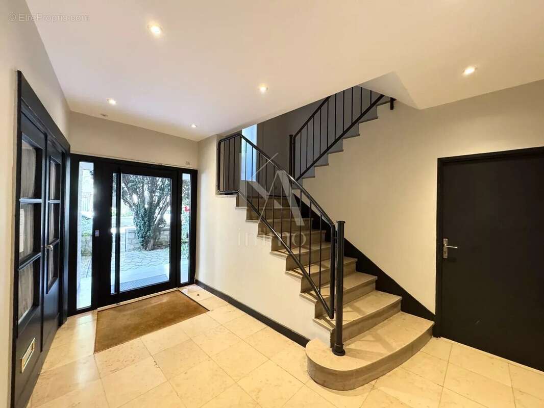 Appartement à NEUILLY-SUR-SEINE