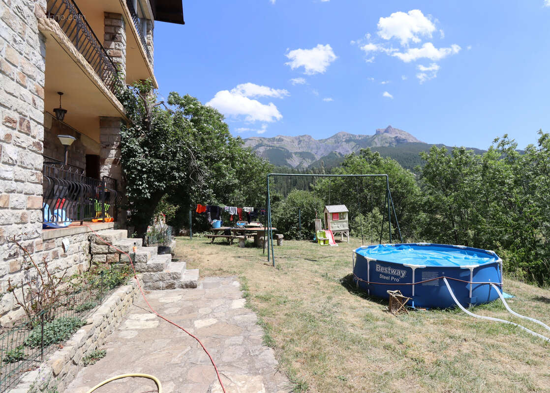 Maison 450 m2 - 4 appartements - photo 3