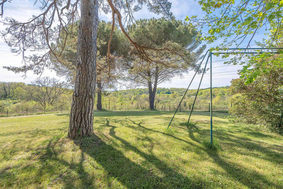 Ancien chateau viticole - potentiel 585 m2 surface habitable - 7 hectares - photo 4