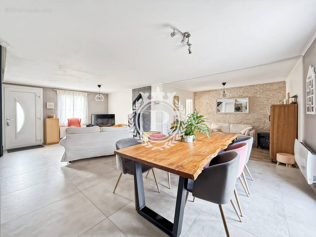 Maison à FONTENAY-TRESIGNY