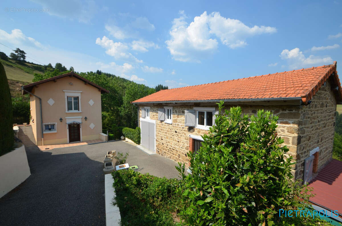 Maison 120 m² à Saint-Vincent-De-Reins  - photo 7