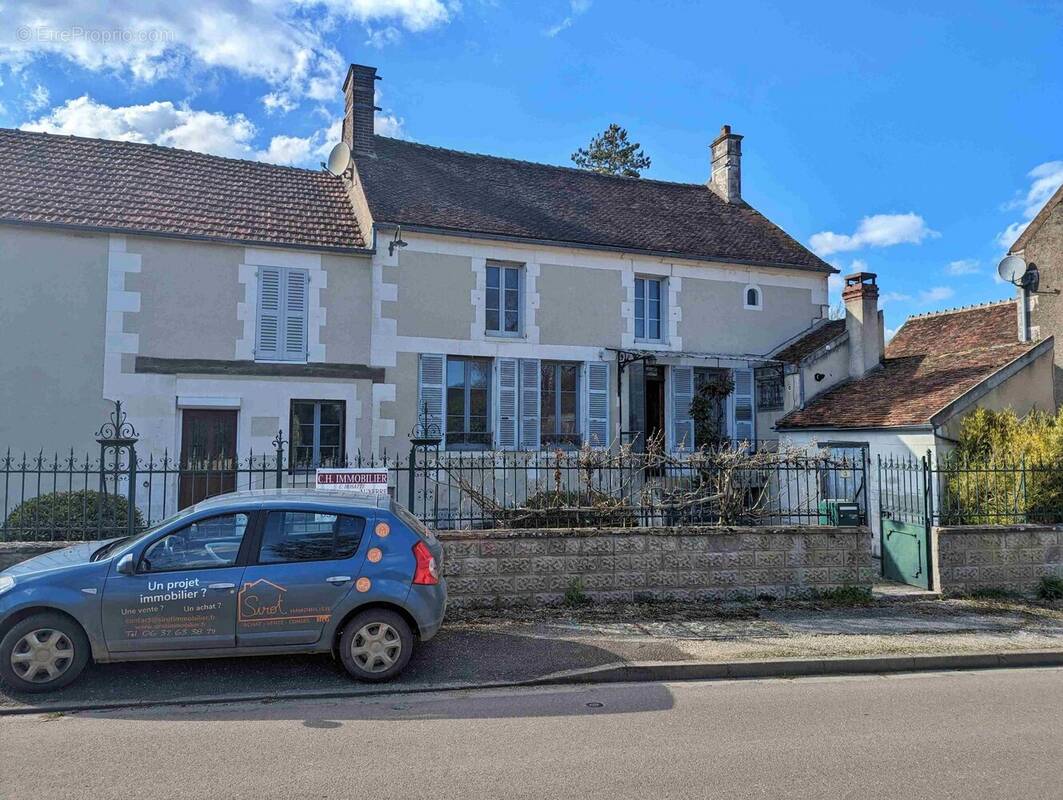 Maison à VAL-DE-MERCY