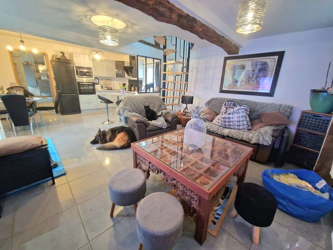 Maison à COURBEPINE