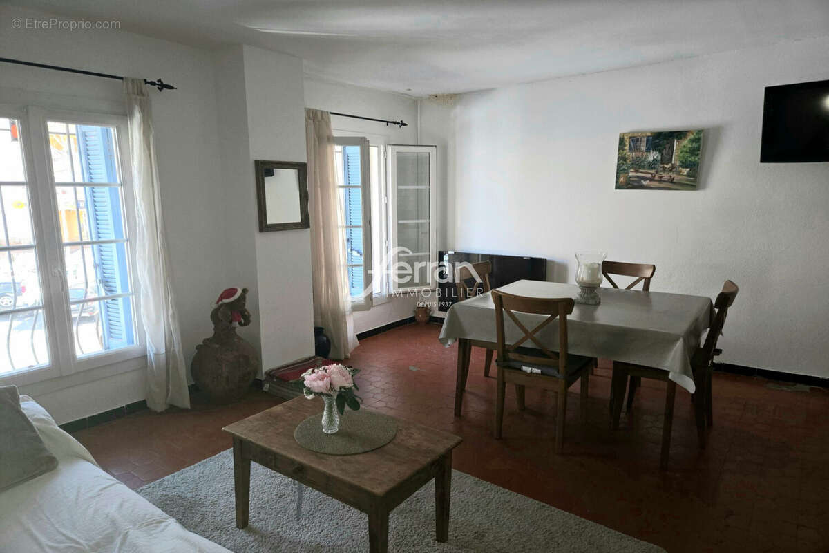 Appartement à SALERNES