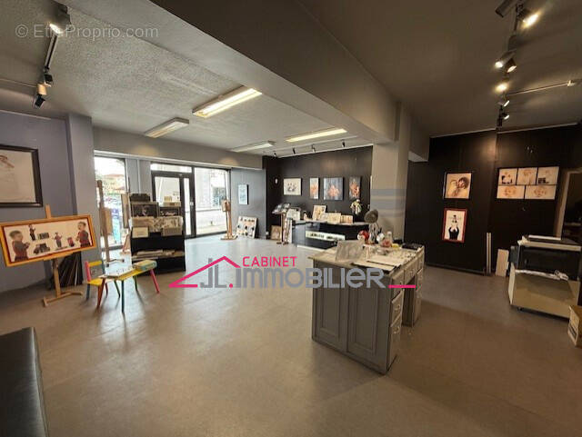 Commerce à PORTES-LES-VALENCE