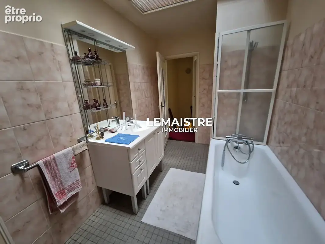 Maison à vendre - Lillebonne - 124 m² - 3 chambres - Garage - Jardin - Terrasse - Atelier - photo 9