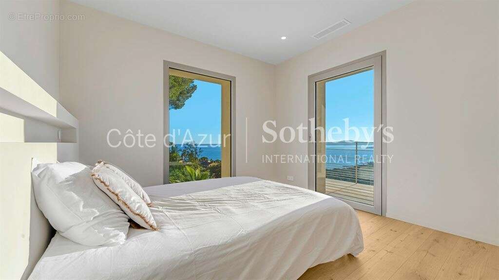 Maison à LES ISSAMBRES