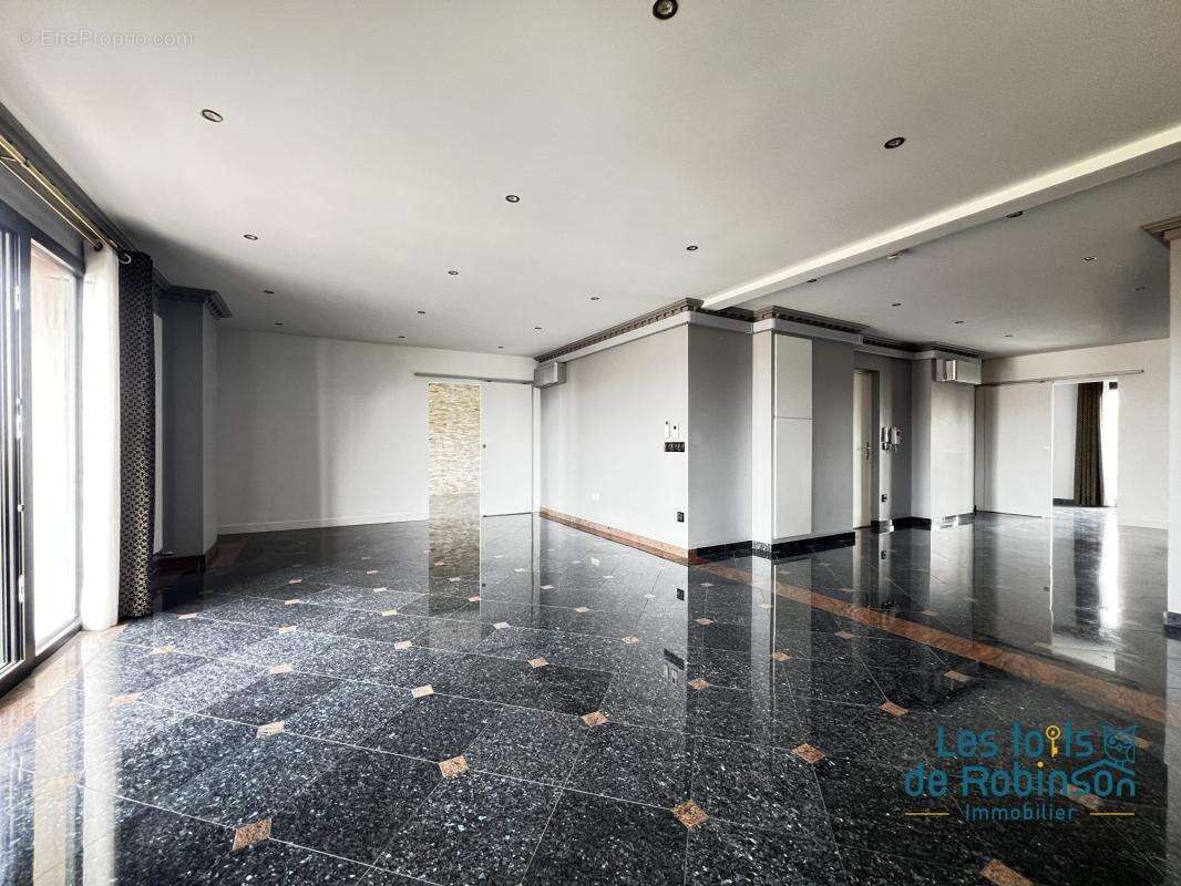 Appartement à L'HAY-LES-ROSES