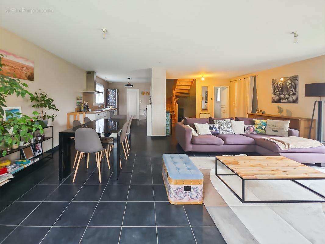 Maison à LA CHAPELLE-DU-CHATELARD