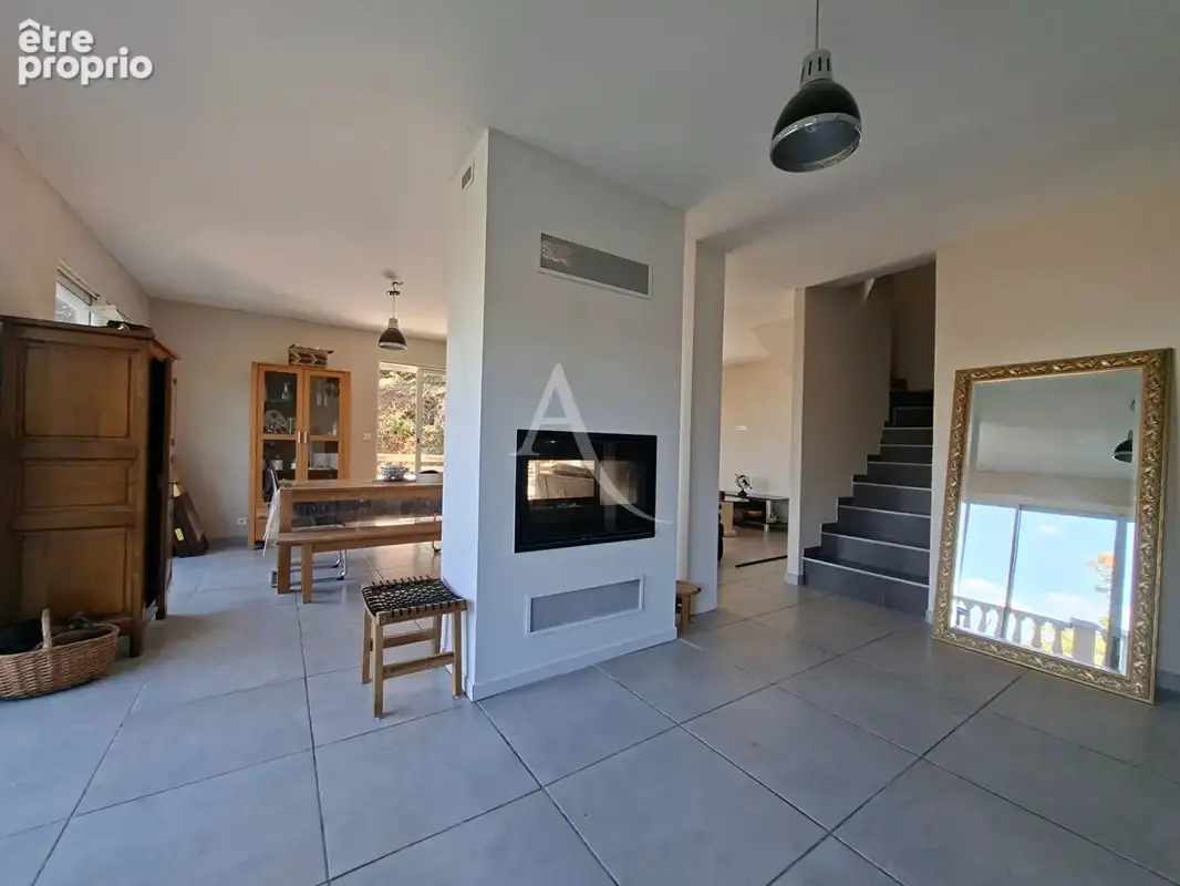 A VENDRE - Maison 6 pièce(s) 168m2 située à Alès - photo 2
