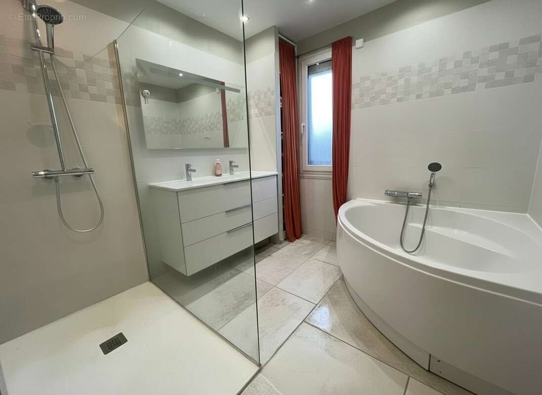 Maison à SAINT-CYR-SUR-LOIRE