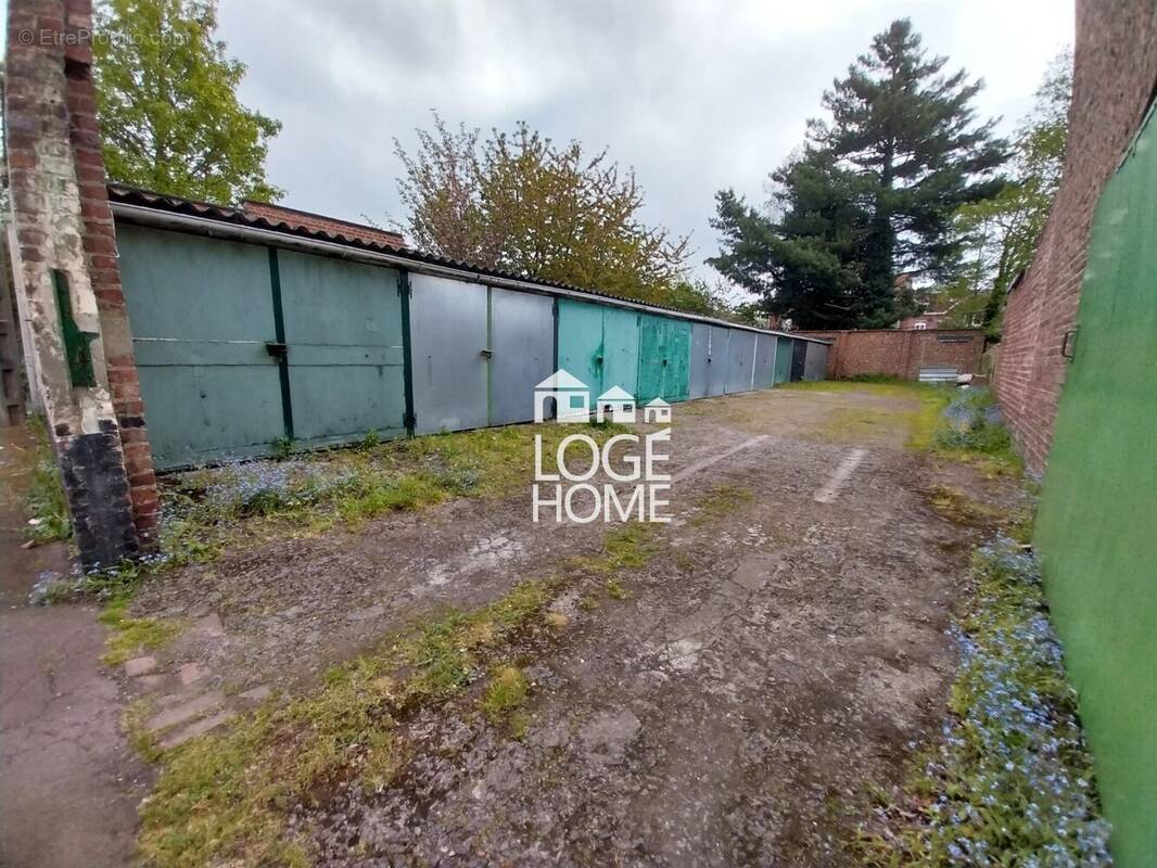 Parking à HELLEMMES-LILLE