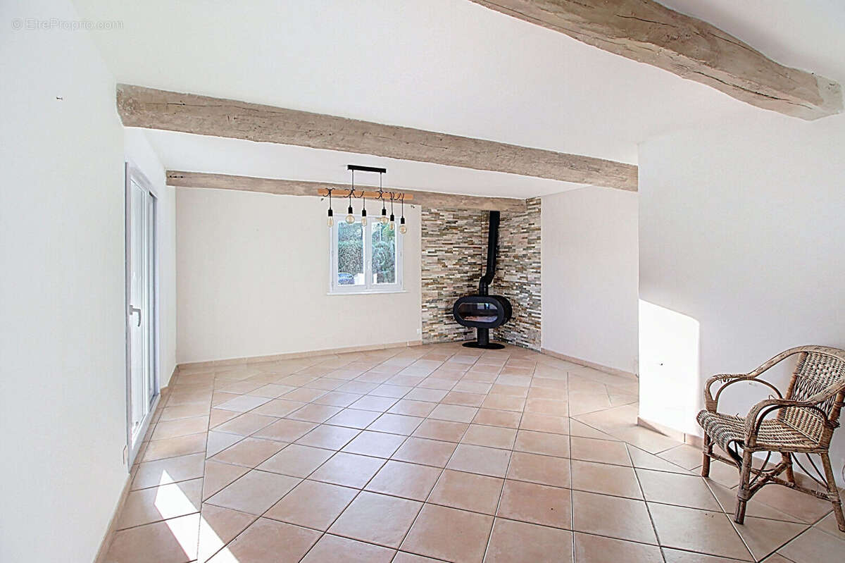 EXCLUSIVITÉ - Maison à Lorgues T4 sur 2145 m² de terrain avec une belle piscine et garage - photo 20