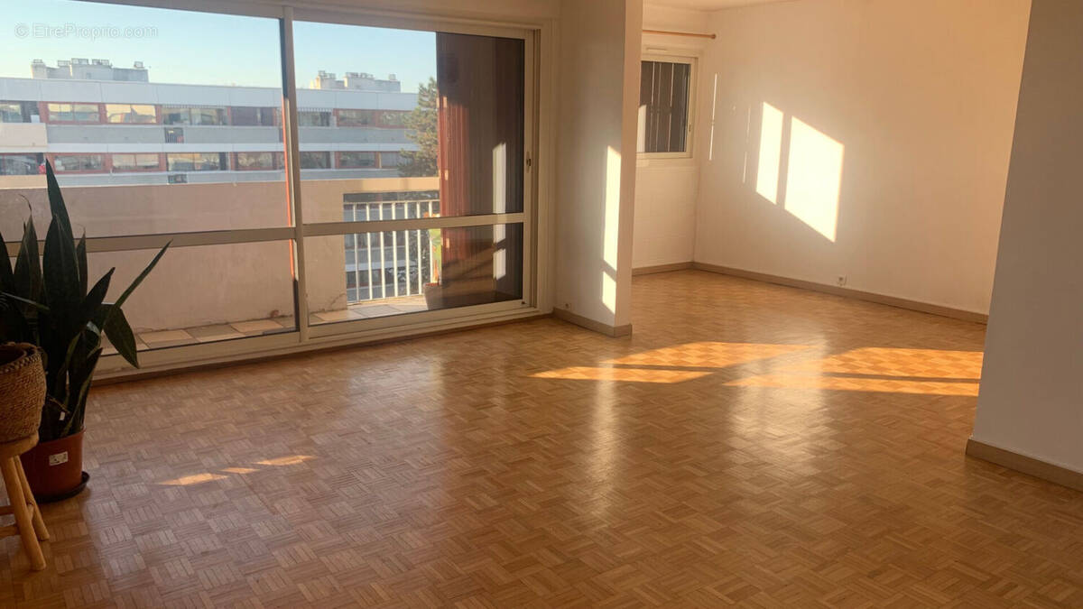 Appartement à HOUILLES