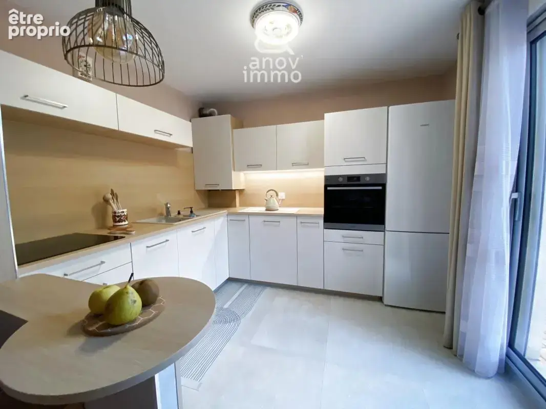 Appartement à CHARBONNIERES-LES-BAINS