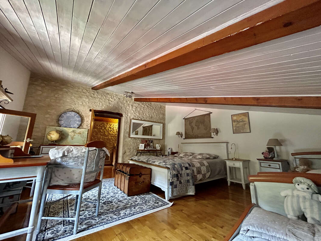 Maison à MIRMANDE