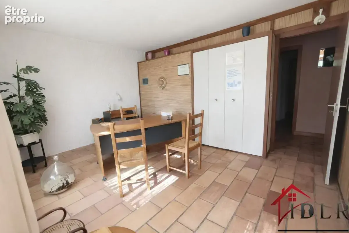 Maison d'architecte en pierre de 270 m2   Terrain arboré de - photo 9