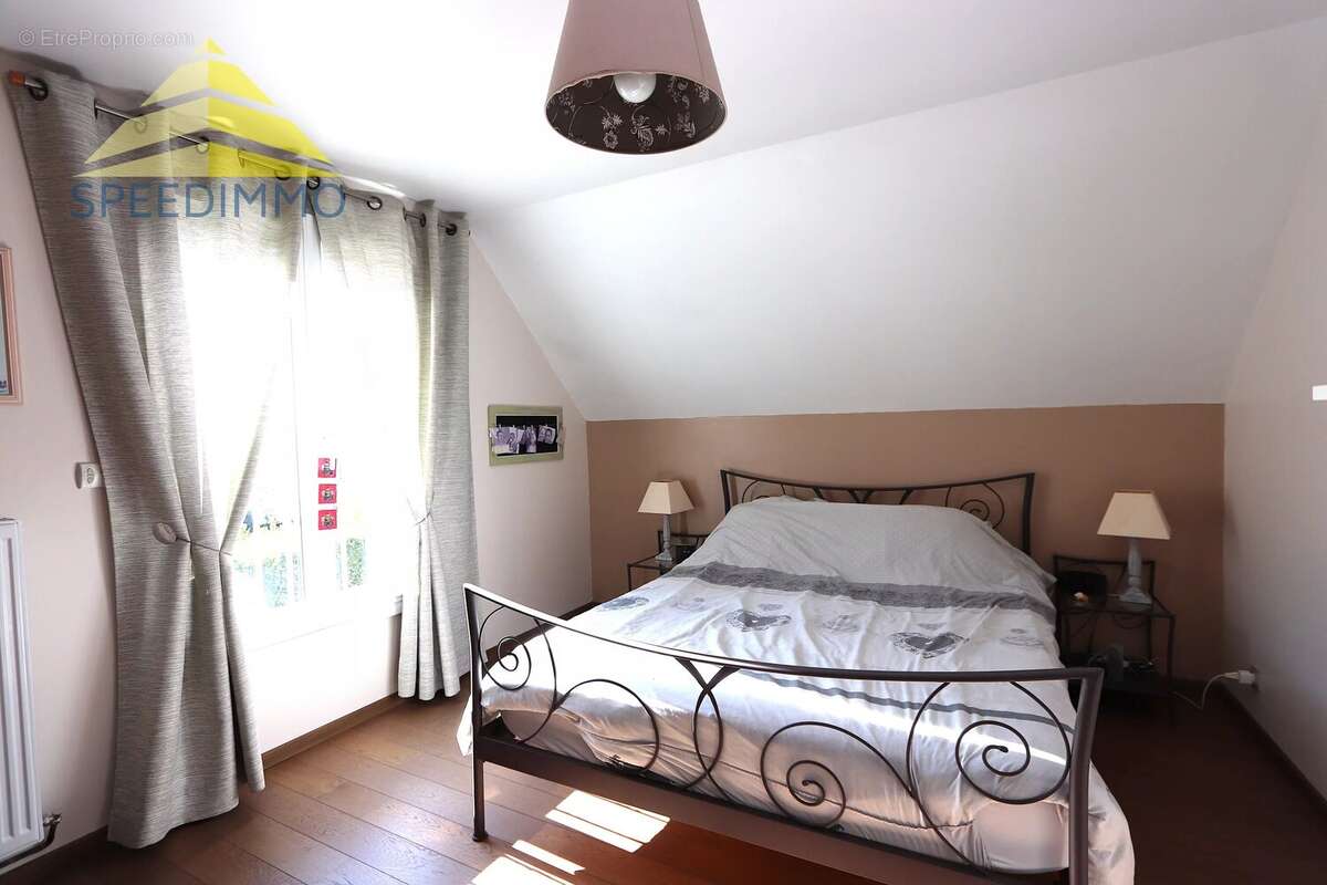 Maison à MANDRES-LES-ROSES