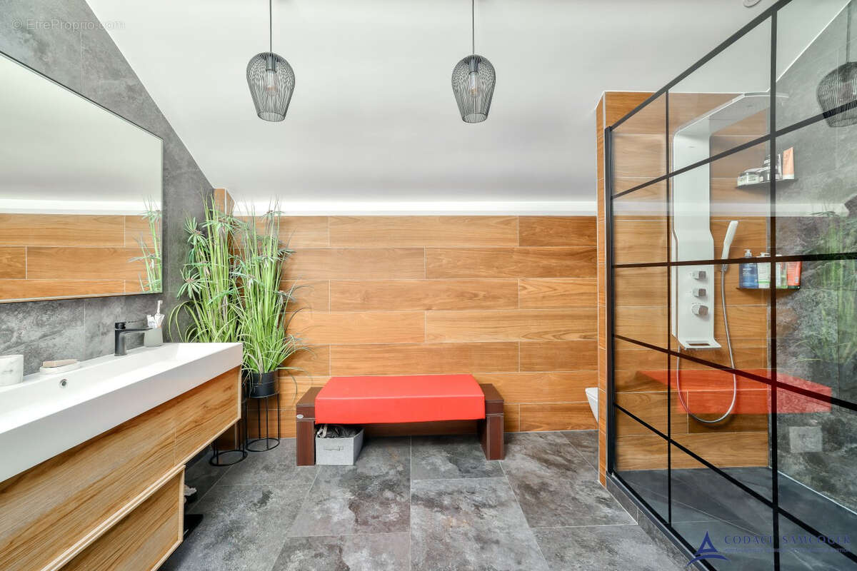 Loft - Quartier Pierre et Marie Curie - Ivry Sur Seine 5 pièce(s) 164.76 m2 - photo 10
