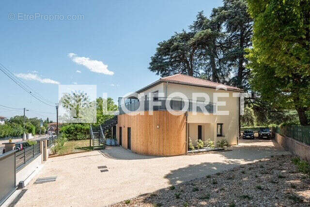 Appartement à SAINT-GENIS-LAVAL