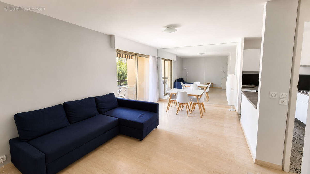 Antibes Centre Ville - Grand 2 pièces moderne de 48 m2 - Terrasse calme - photo 2