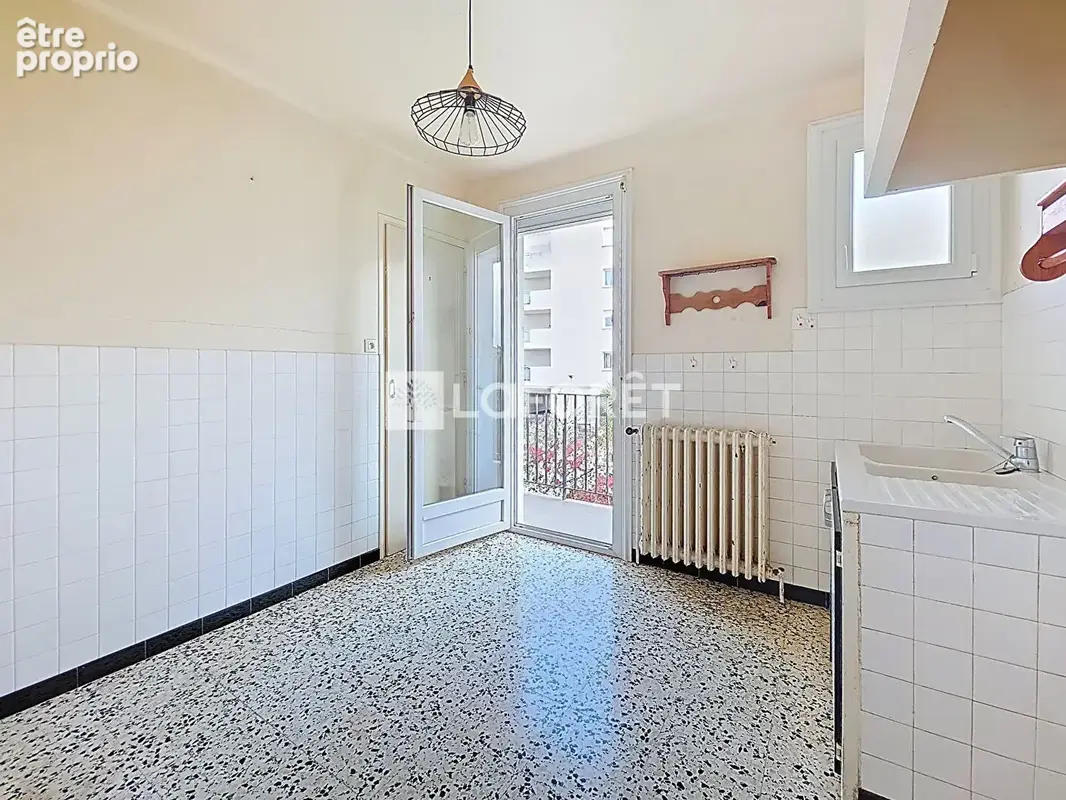 Appartement lumineux de 64 m2 avec Jardin privatif, garage, cave et balcon - photo 4
