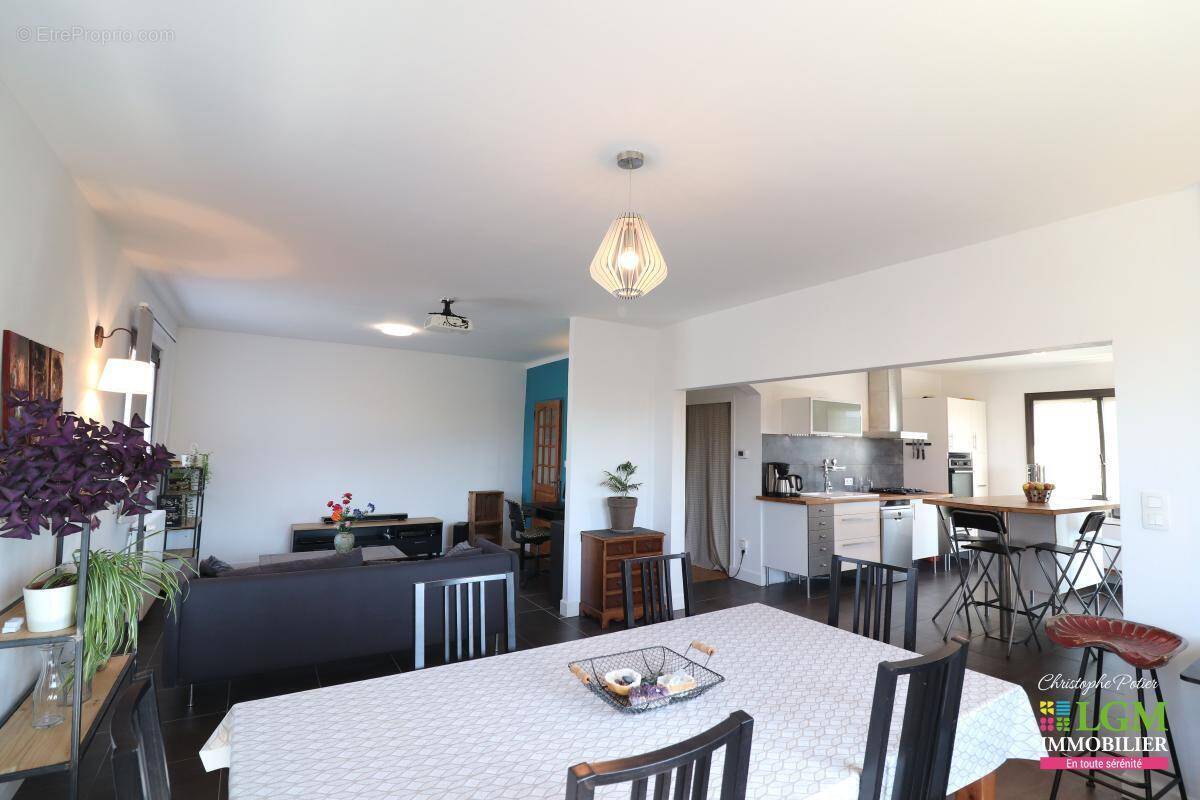 VALRÉAS (84) - Maison familiale lumineuse de 173 m² avec 4 chambres au fort potentiel d'aménagement - photo 1