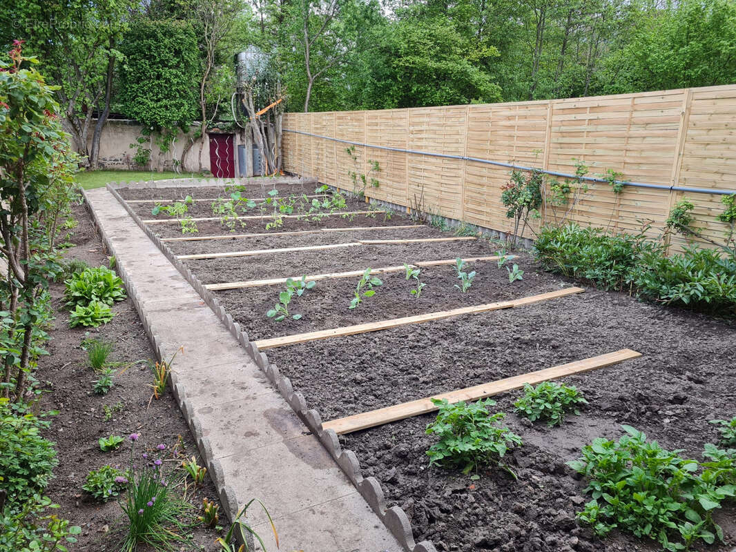 Maison à LES MARTRES-DE-VEYRE