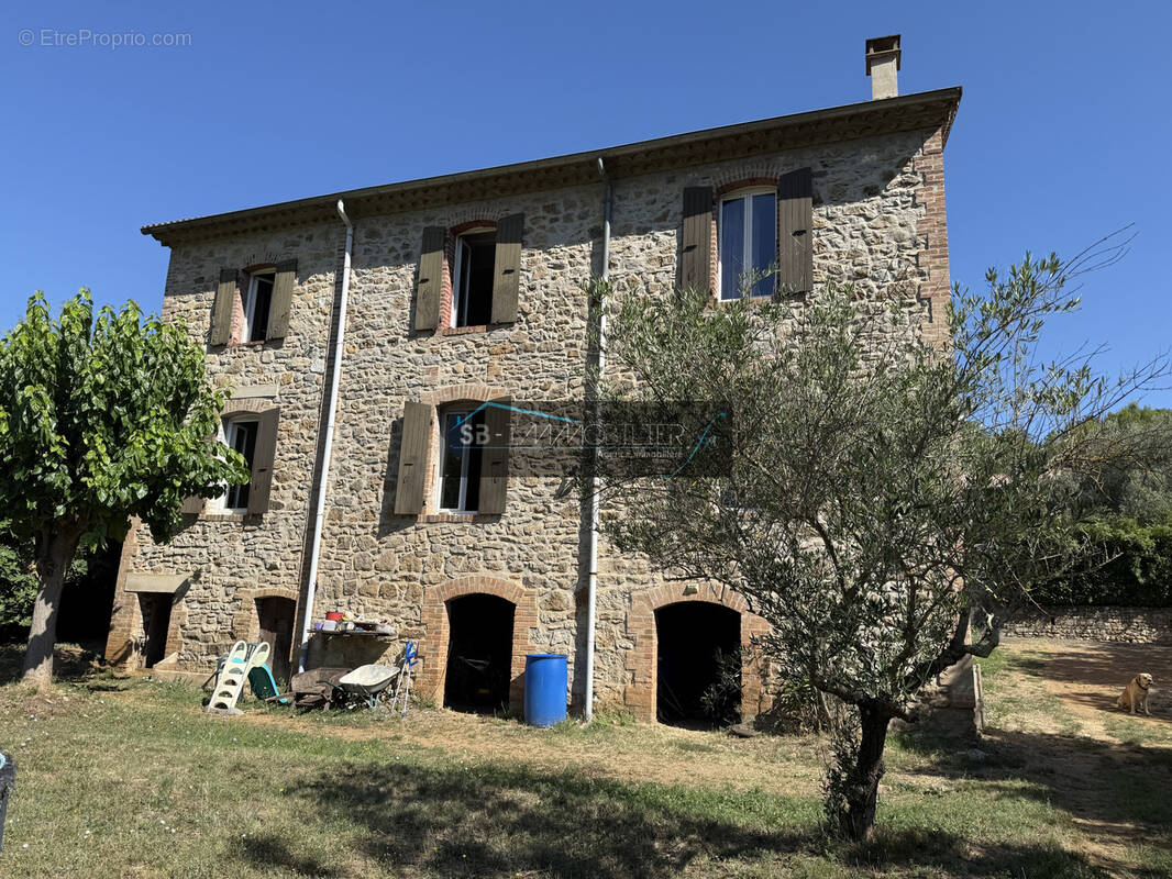 Maison à MEYRANNES