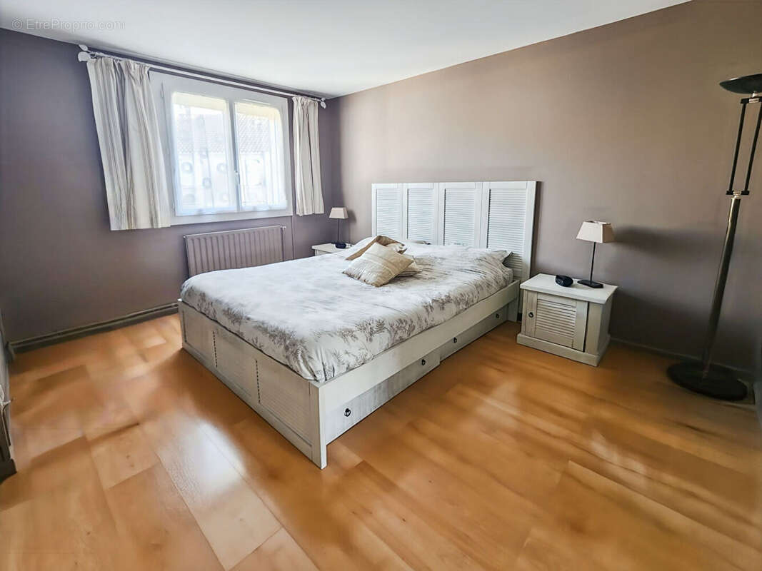 Maison à SAVIGNY-LE-TEMPLE