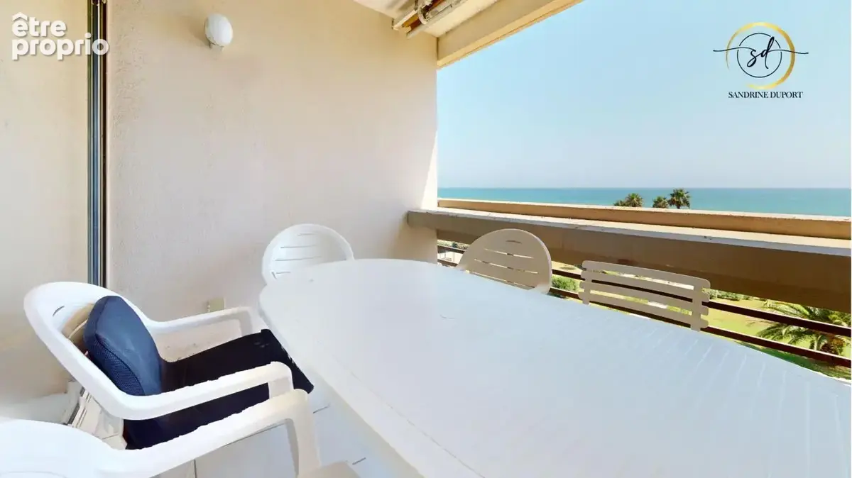 Pied a terre face à la mer -accès direct plage -terrasse -parking privé - piscine - photo 3