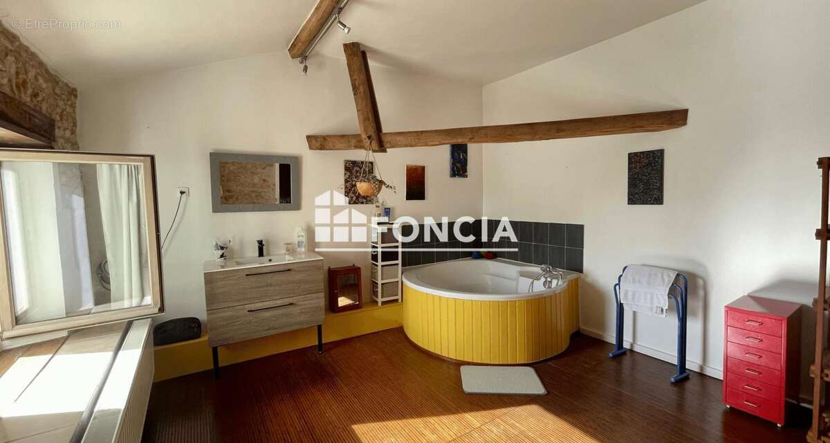 Maison à LA CHAPELLE-POUILLOUX