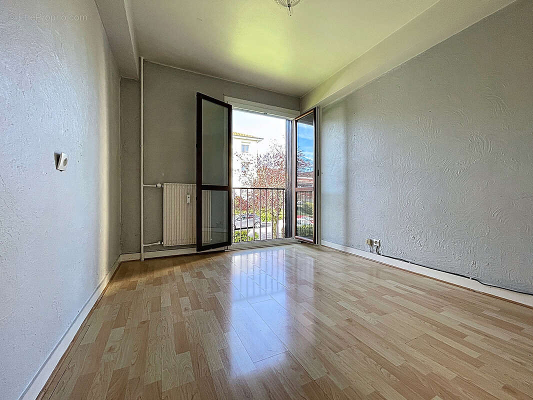 Appartement à SAINT-GENEST-LERPT