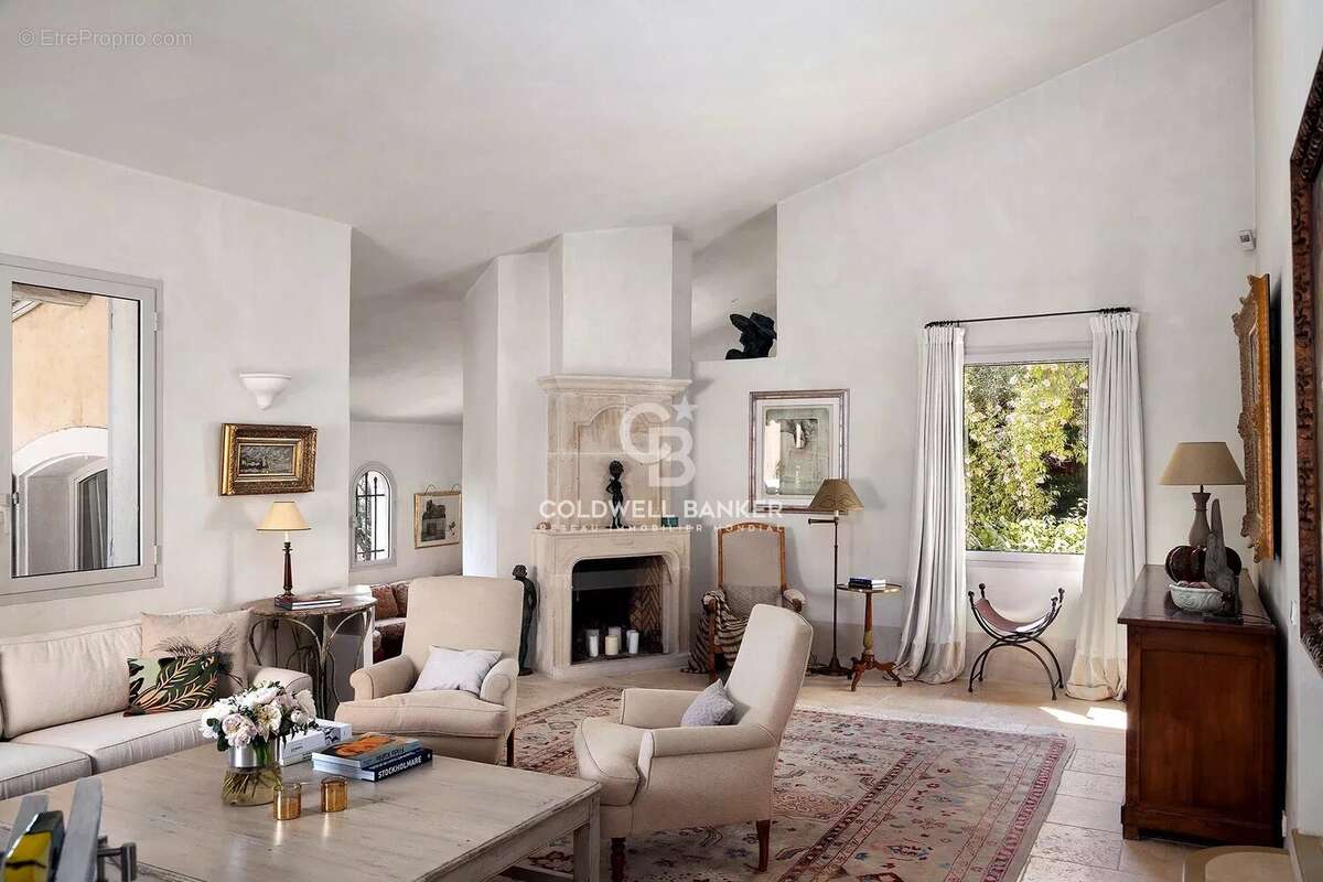 Maison à VALBONNE
