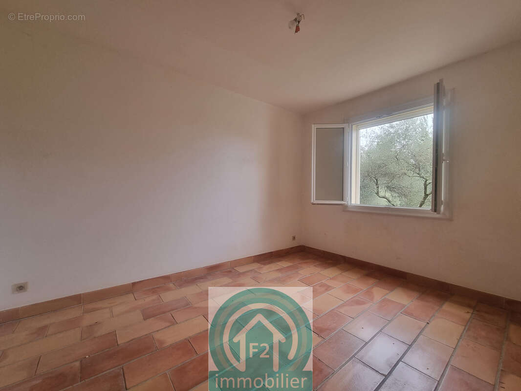 Grande propriété de 190m2 avec 19580m2 de terrain, à Santa Maria Poggio - photo 8