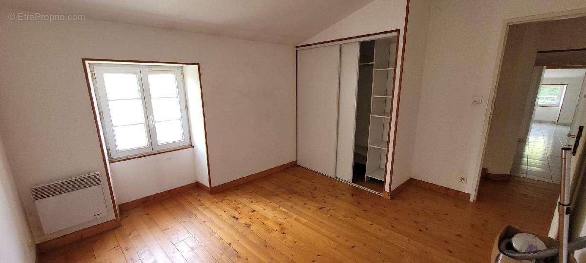 Maison 95 m² à Saint-Pardoult  - photo 4