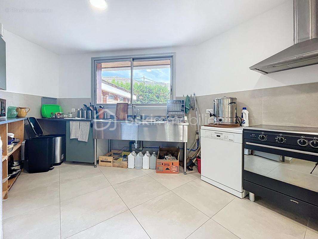 Commerce à SAINT-VALLIER-DE-THIEY