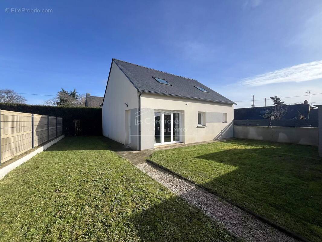 Maison à DONGES