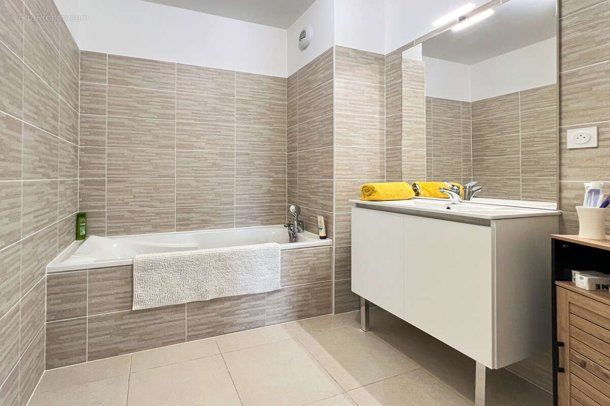 Appartement à LA LONDE-LES-MAURES