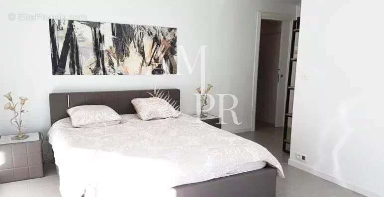 Sur les hauteurs de Cannes cette villa vue mer de 265m2 - photo 14