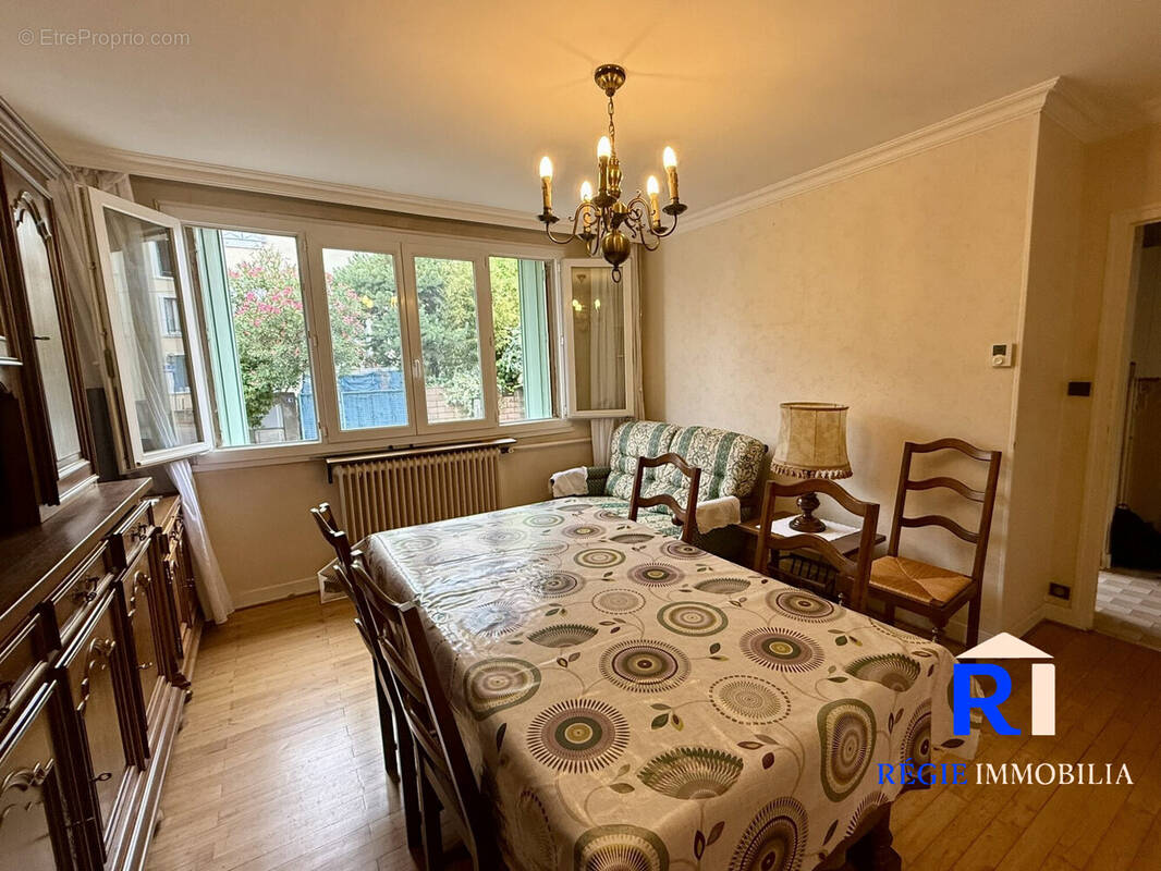 Vaste séjour - Appartement à GRENOBLE