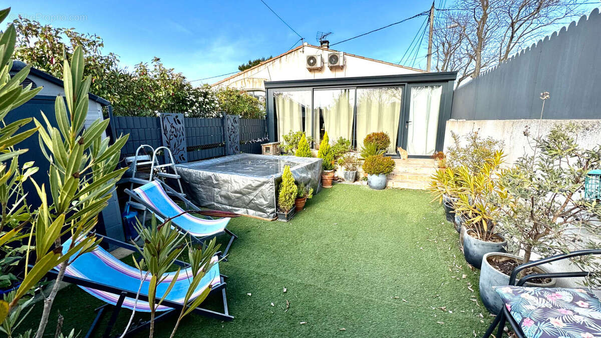 Maison à LES ANGLES