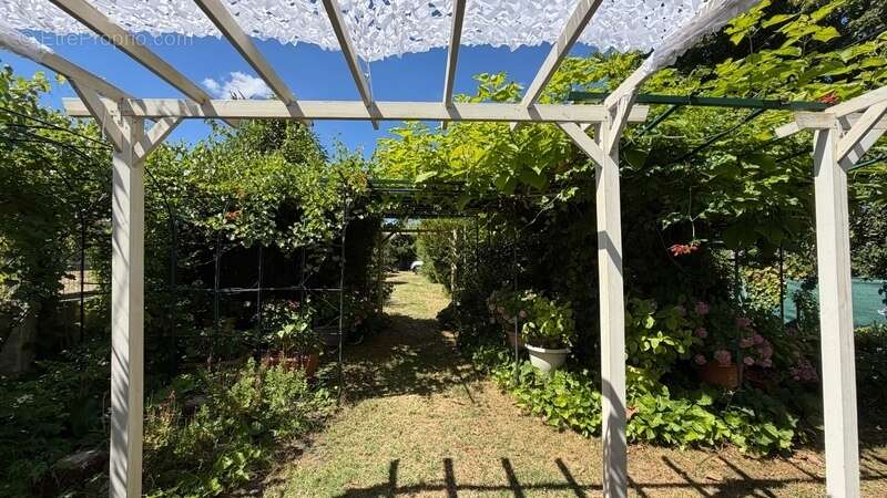 Maison 5 pièces 108m2 PESSAC Haut Brion vue exceptionnelle - Dépendances - photo 2