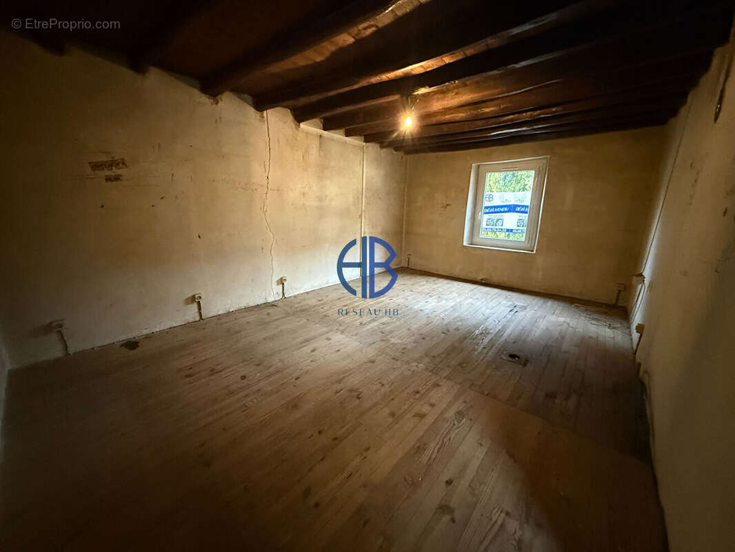 Maison avec dépendances sur 900 m2 de terrain - photo 6