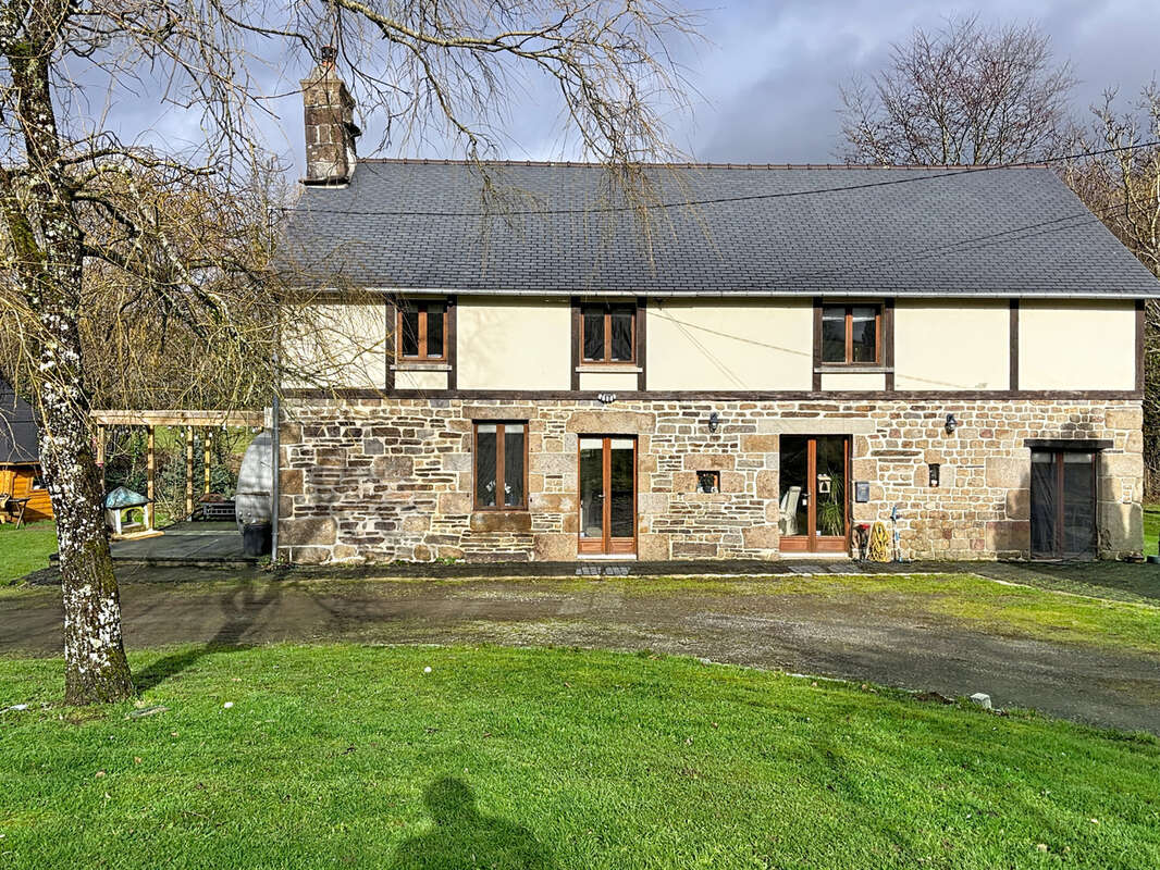 Maison à PERRIERS-EN-BEAUFICEL